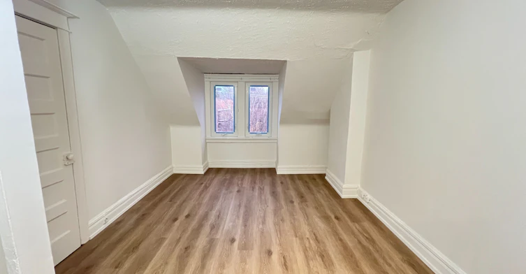 UNIT 3-82 Curzon Street, Toronto, ON, M4M 3B4 - 5