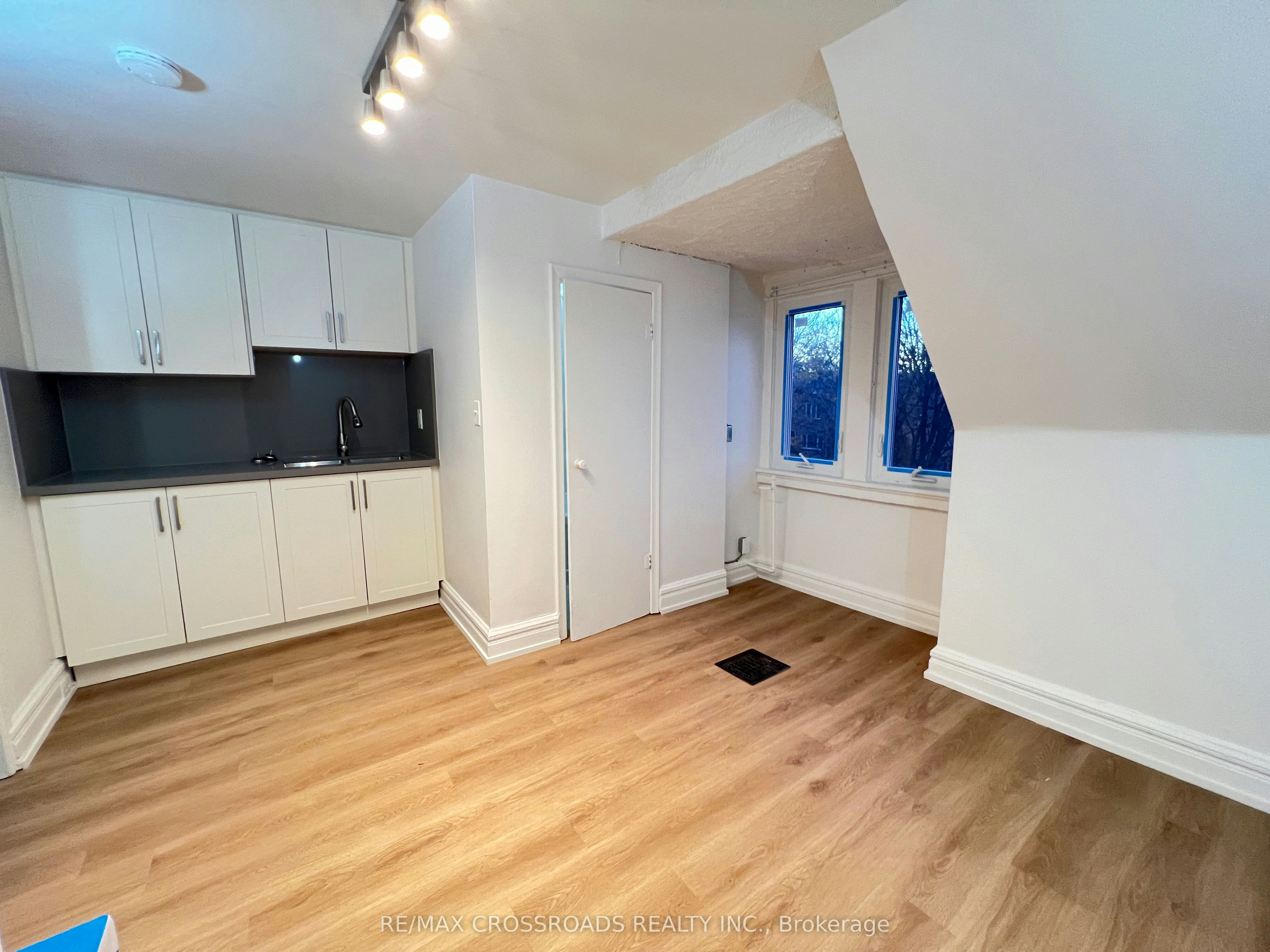 UNIT 3-82 Curzon Street, Toronto, ON, M4M 3B4 - 3