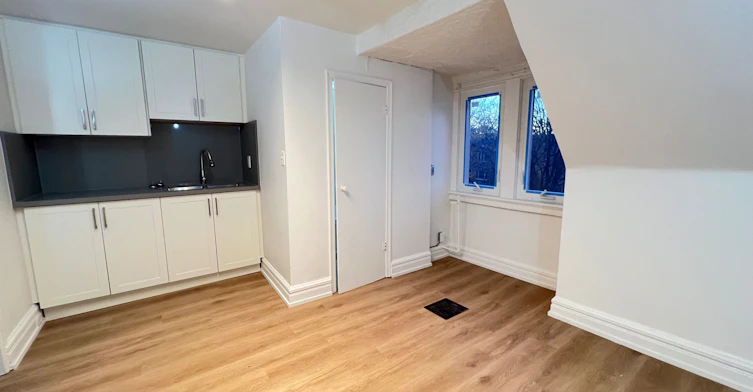 UNIT 3-82 Curzon Street, Toronto, ON, M4M 3B4 - 3