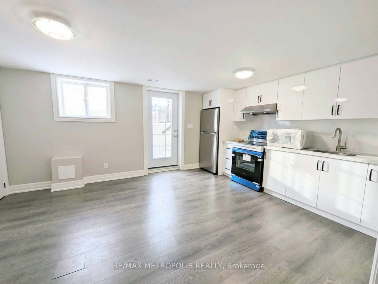 BSMT-38 O'dell Court, Ajax, ON, L1S 2W7