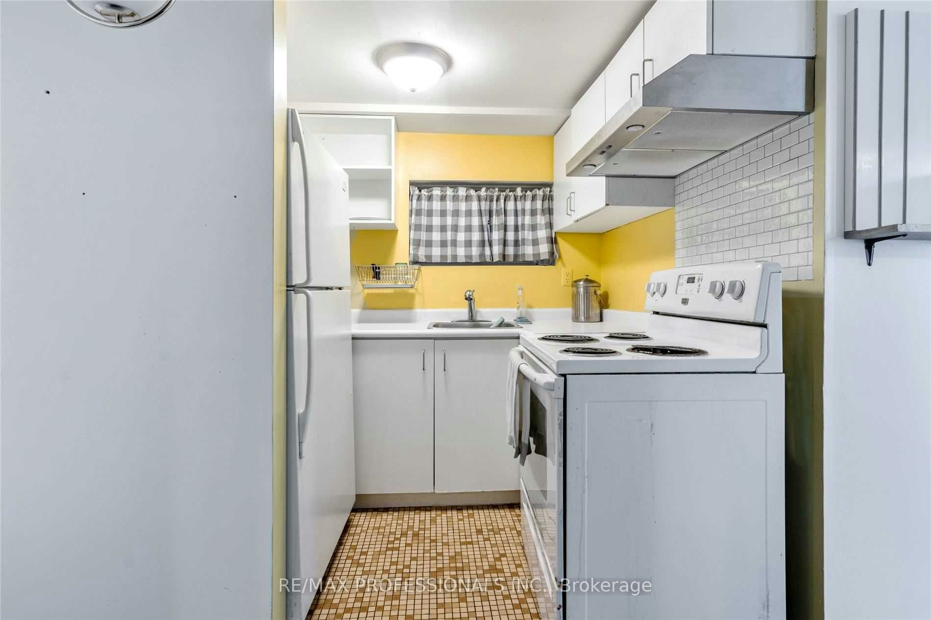 1-39 Albemarle Avenue, Toronto, ON, M4K 1H6 - 4