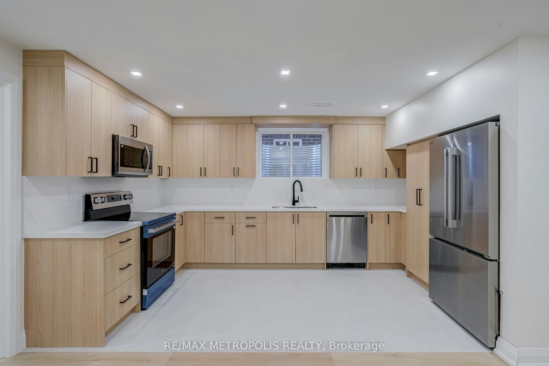 BSMT-43 Bridgeland Drive, Whitby, ON, L1P 0R2 - 2