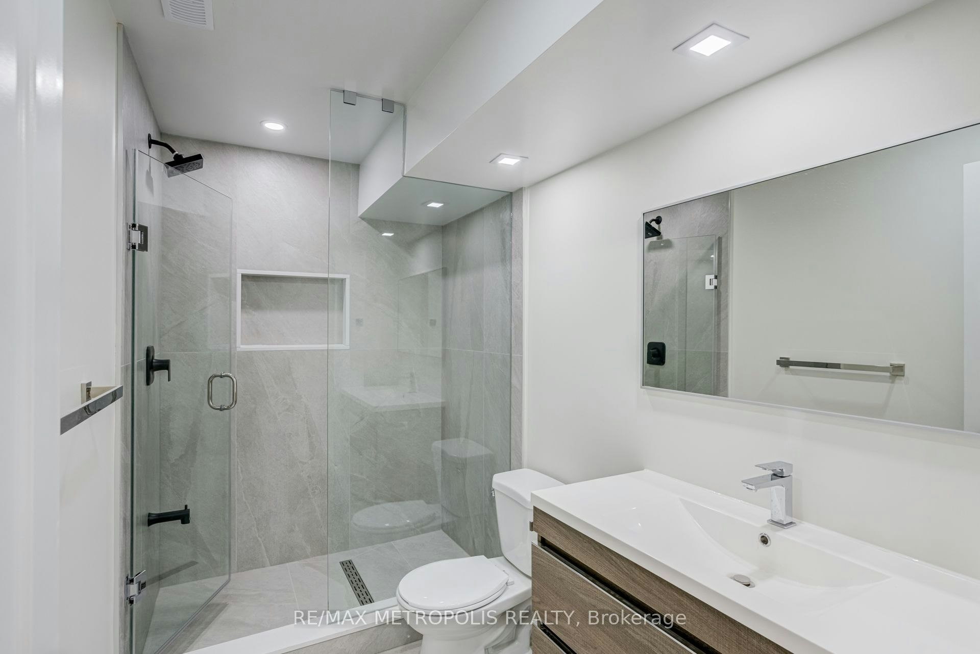 BSMT-43 Bridgeland Drive, Whitby, ON, L1P 0R2 - 3