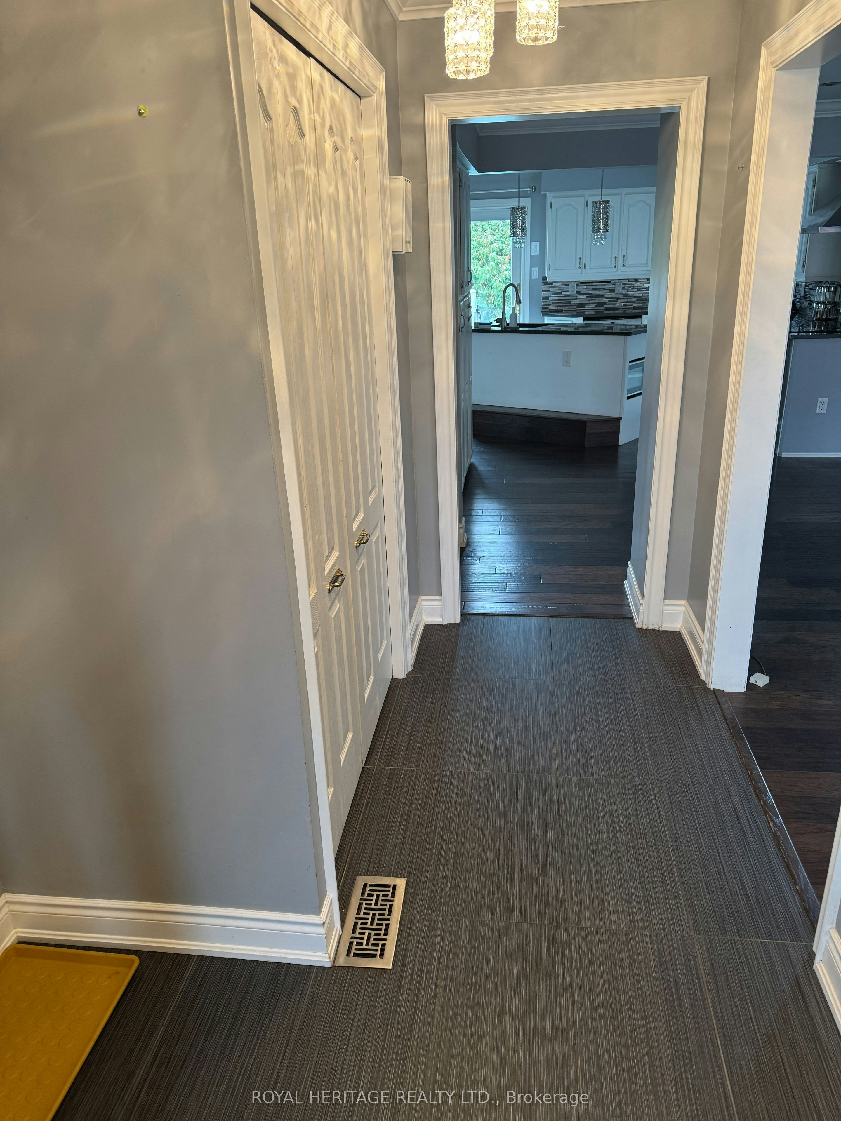 349 Carnaby Court, Oshawa, ON, L1G 6N7 - 5