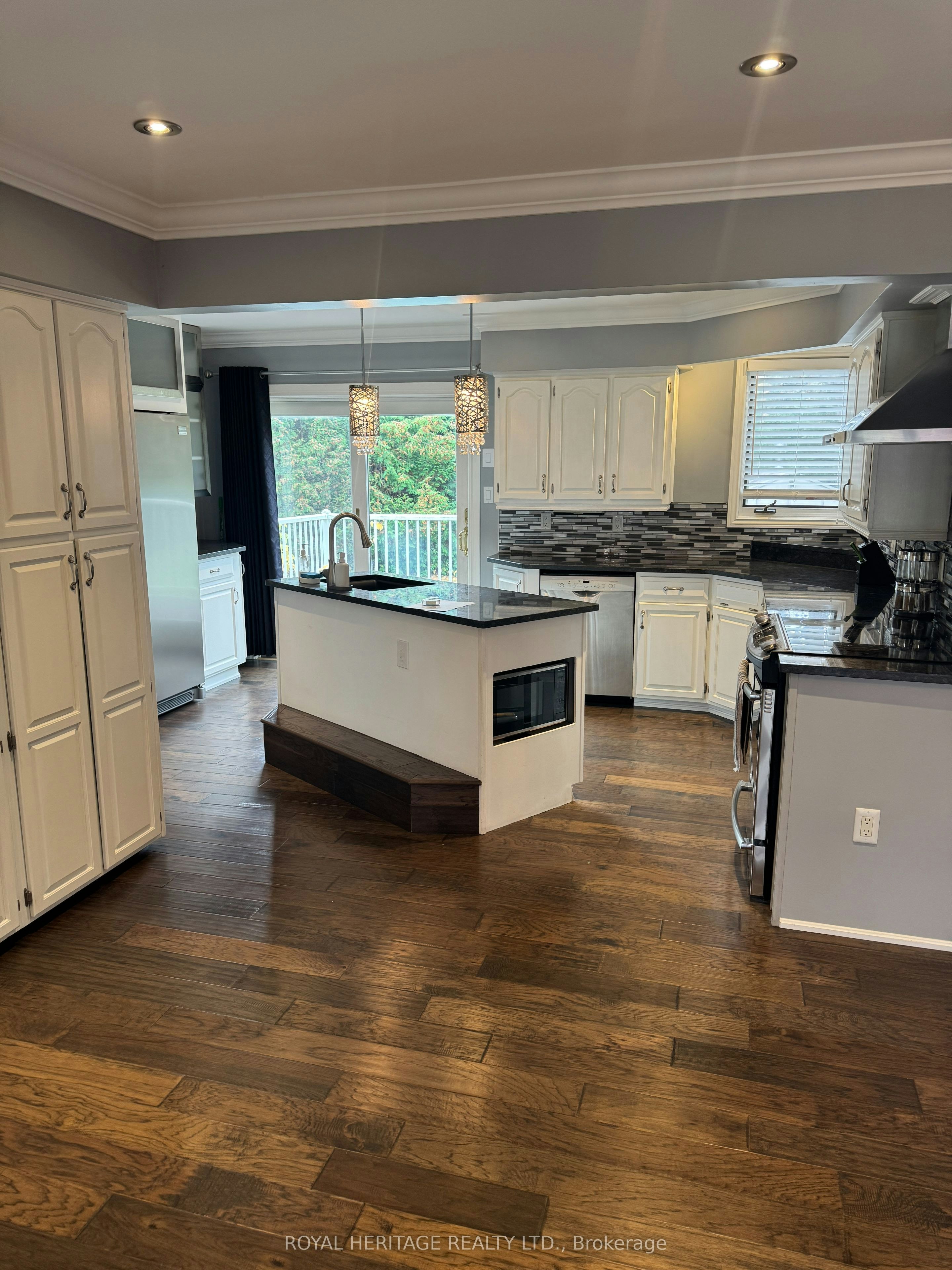 349 Carnaby Court, Oshawa, ON, L1G 6N7 - 10