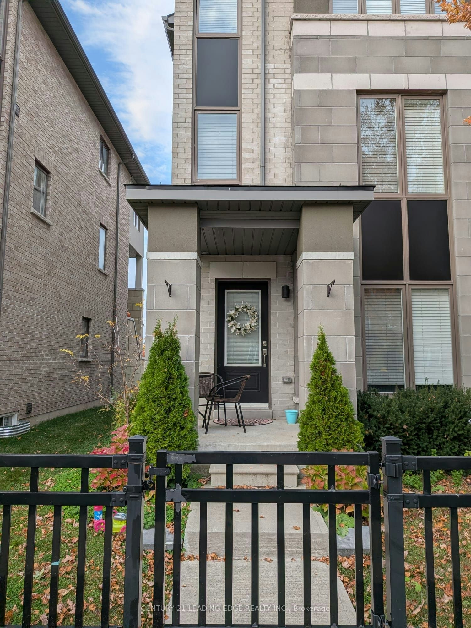 56-15 Donald Fleming Way, Whitby, ON, L1R 0N8 - 2