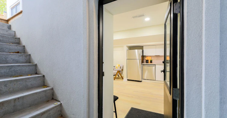 Basement-6 Luttrell Avenue, Toronto, ON, M4C 5E3 - 4