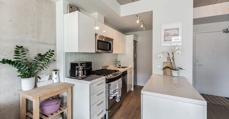 318-319 Carlaw Avenue, Toronto, ON, M4M 0A4 - 7