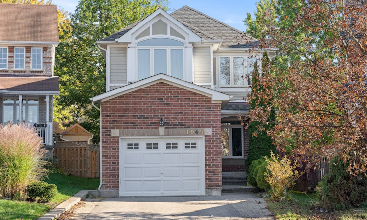 1049 Timberland Crescent