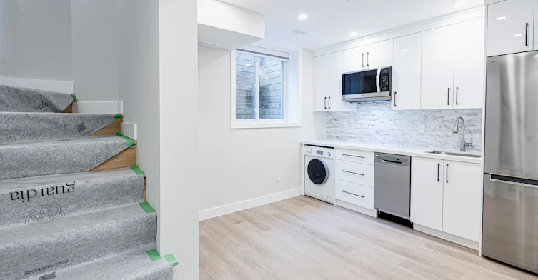 Lower-20 Kewbeach Avenue, Toronto, ON, M4L 1B7 - 2