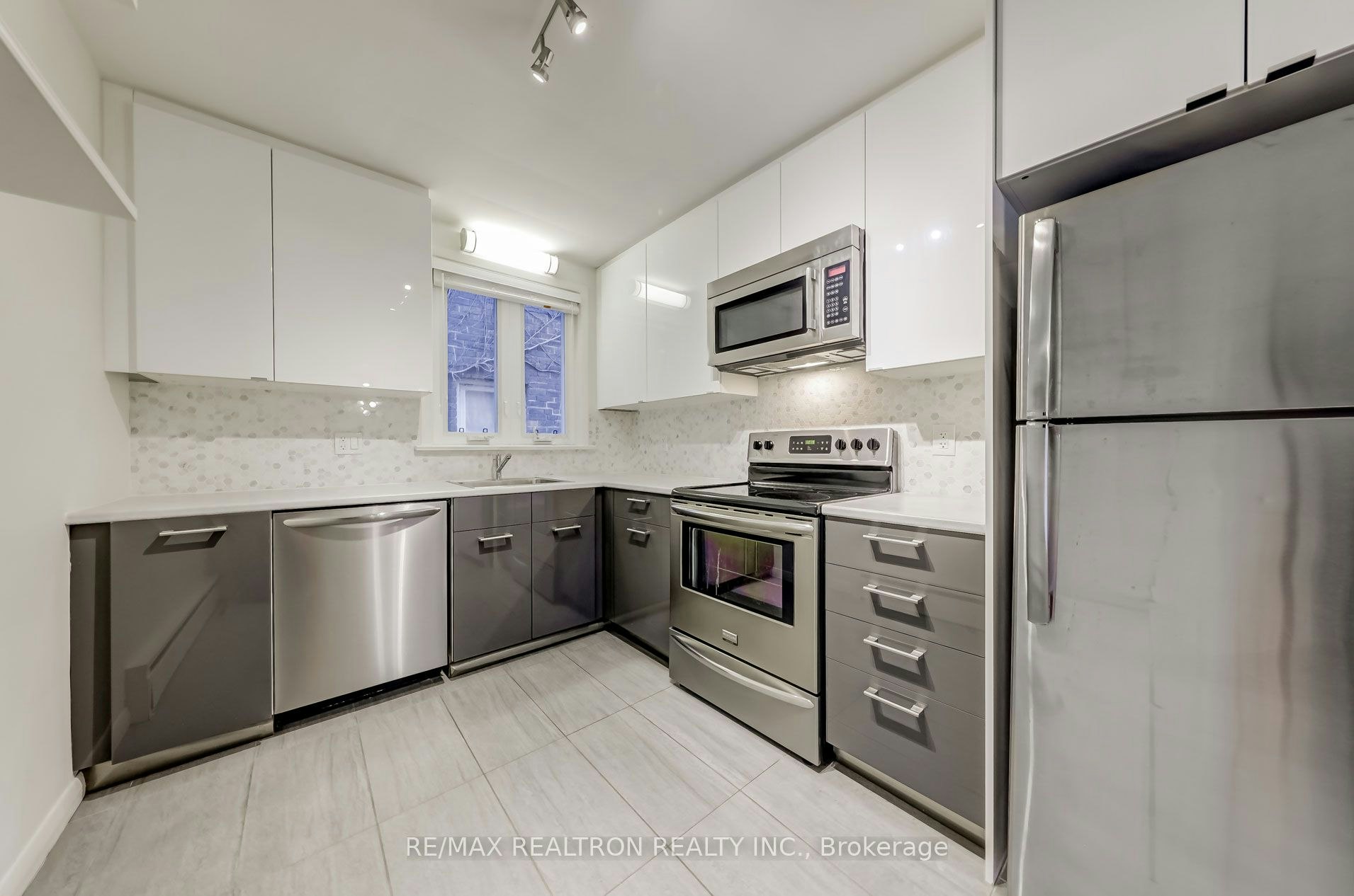 2nd Fl-42 Enderby Road, Toronto, ON, M4E 2S3 - 3