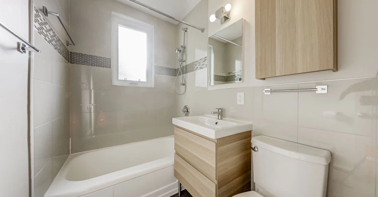 2nd Fl-42 Enderby Road, Toronto, ON, M4E 2S3 - 8