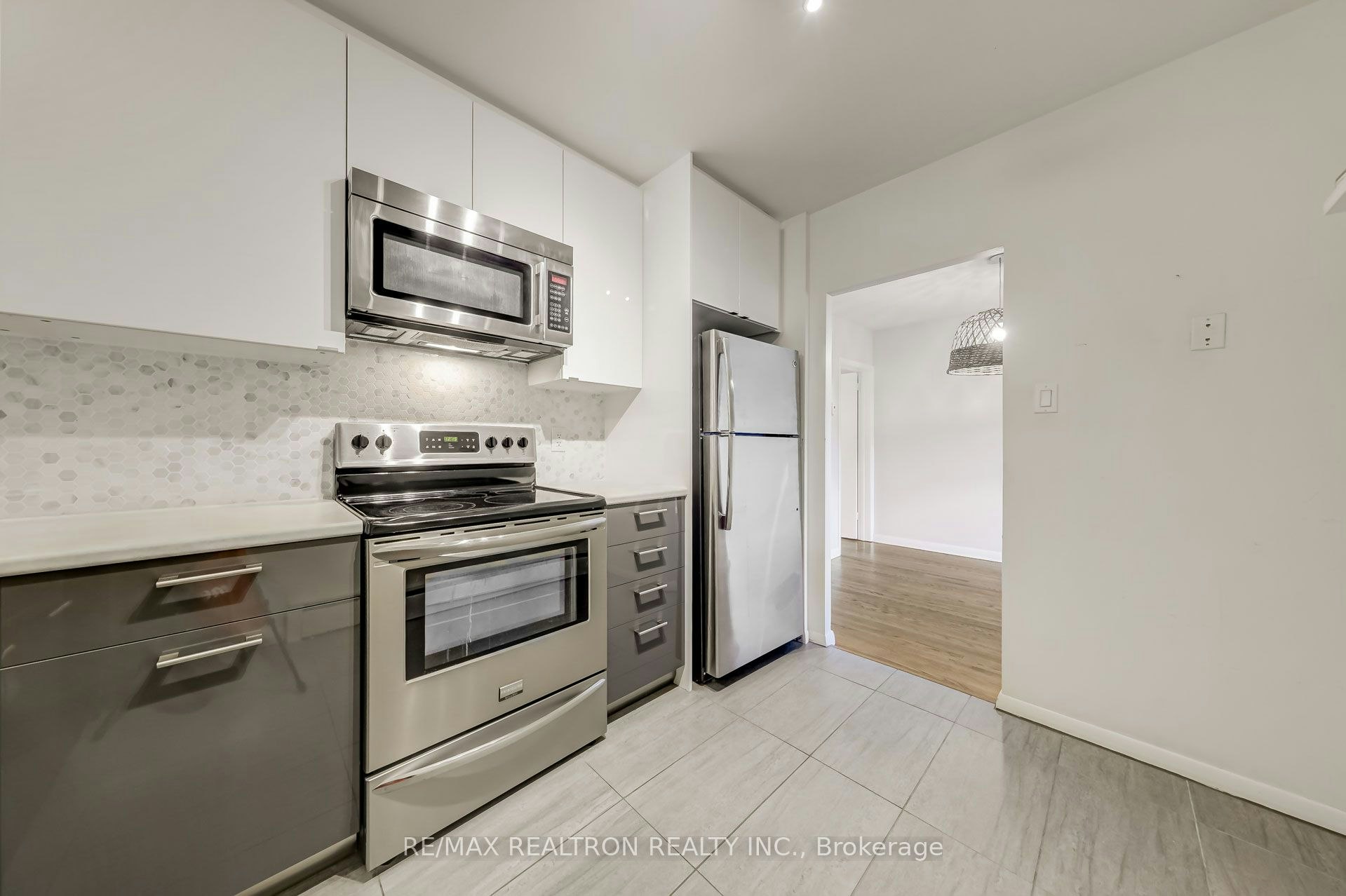2nd Fl-42 Enderby Road, Toronto, ON, M4E 2S3 - 4