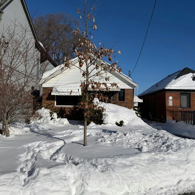 Lower-293 Glebemount Avenue, Toronto, ON, M4C 3V4