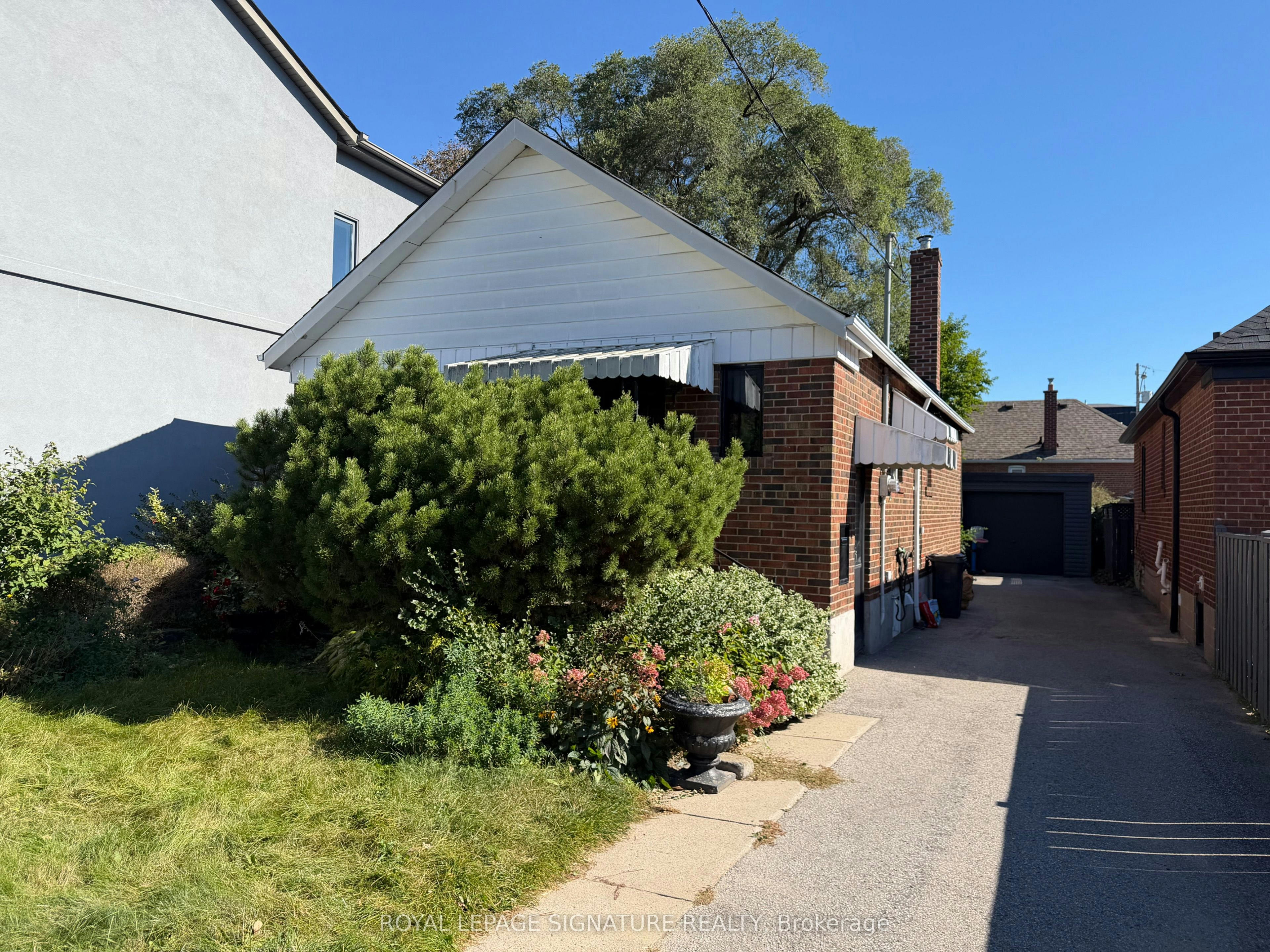 Lower-293 Glebemount Avenue, Toronto, ON, M4C 3V4