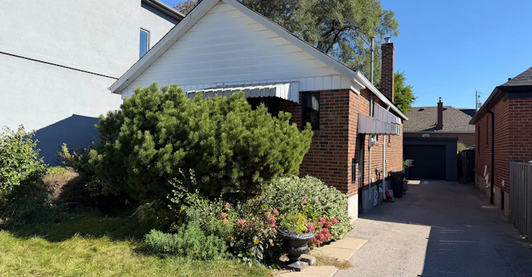 Lower-293 Glebemount Avenue, Toronto, ON, M4C 3V4