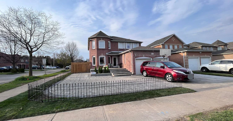 574 Strouds Lane, Pickering, ON, L1V 4S8