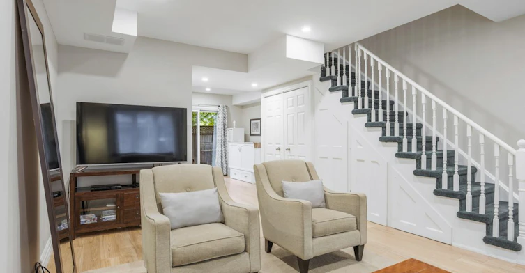 82 Kimberley Avenue, Toronto, ON, M4E 2Z5 - 5