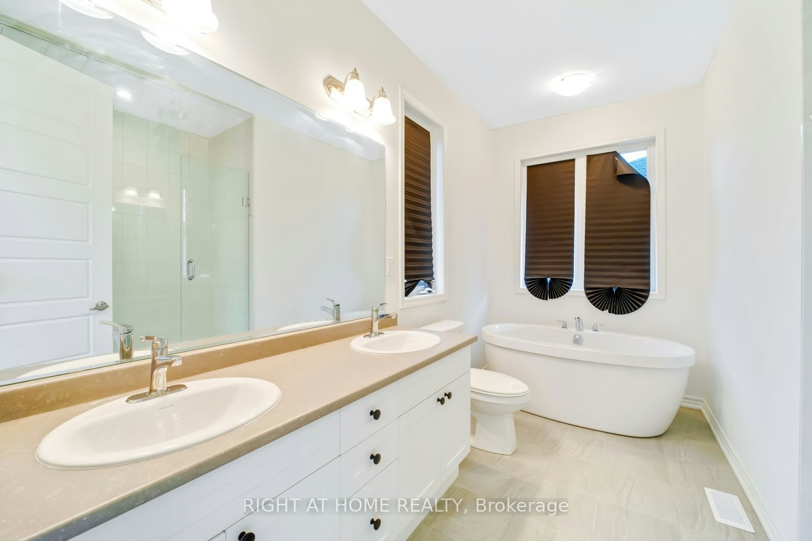 1410 Swallowtail Lane, Pickering, ON, L0H 1J0 - 23