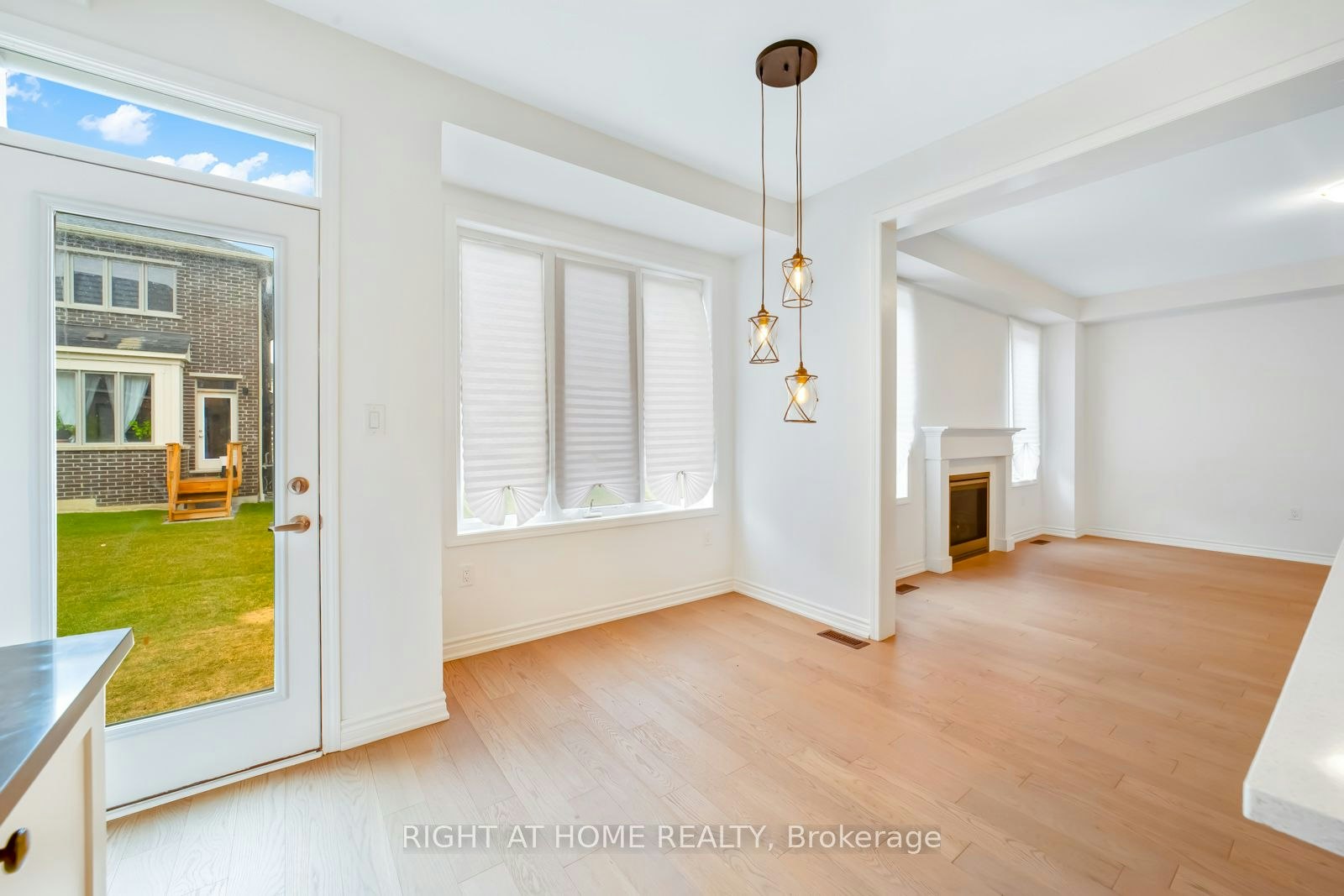 1410 Swallowtail Lane, Pickering, ON, L0H 1J0 - 15