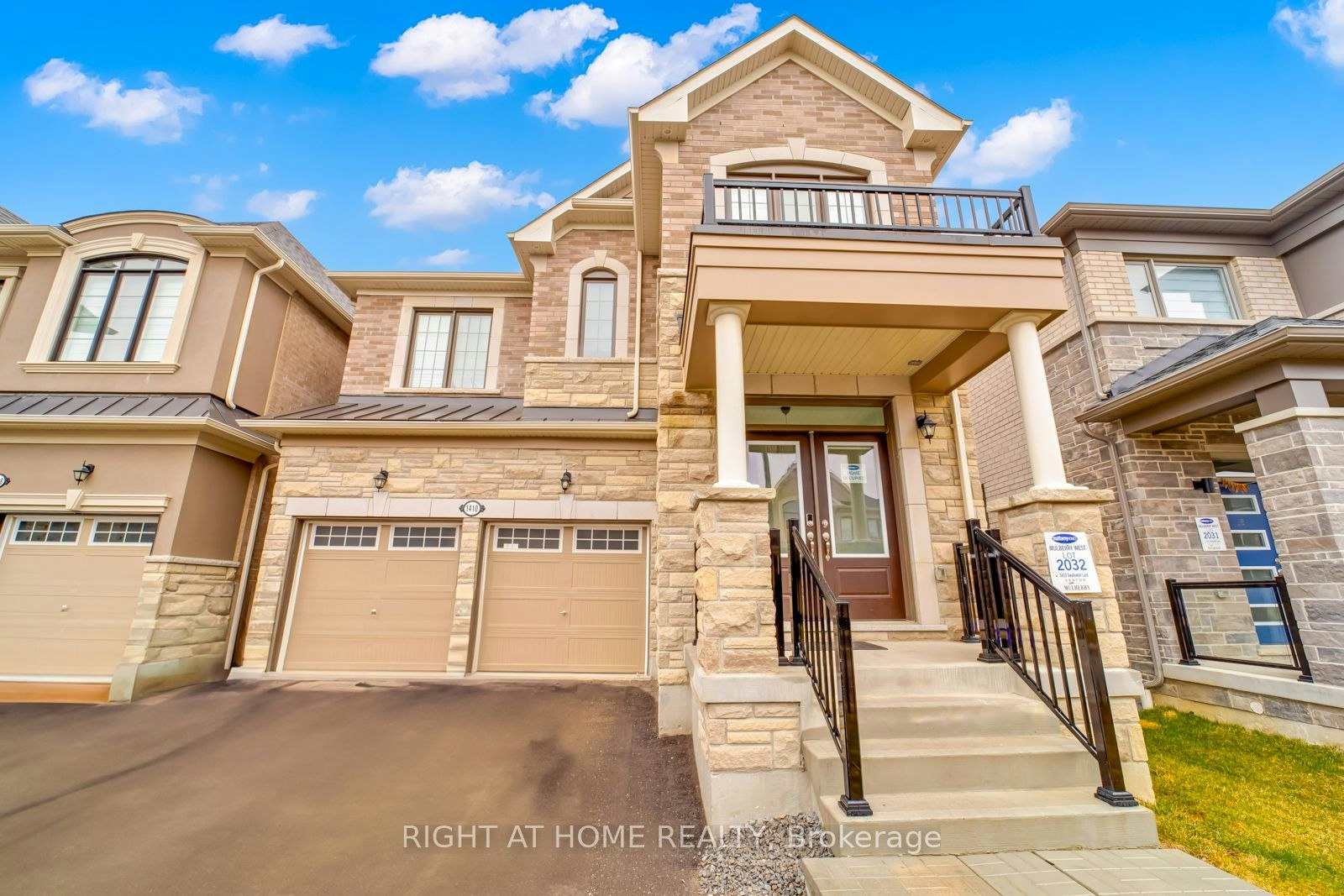 1410 Swallowtail Lane, Pickering, ON, L0H 1J0 - 3