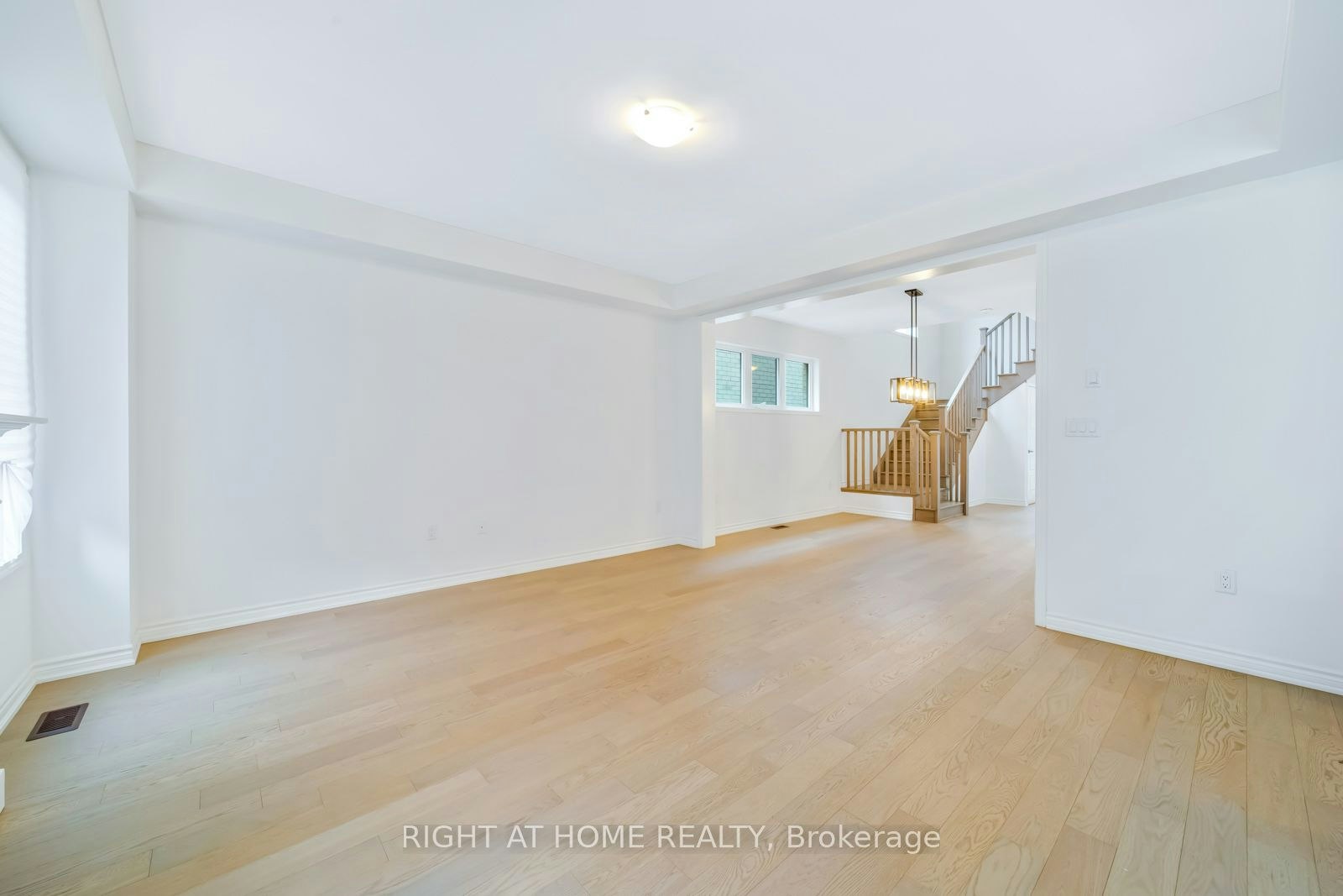 1410 Swallowtail Lane, Pickering, ON, L0H 1J0 - 11
