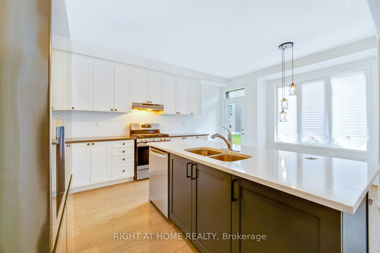 1410 Swallowtail Lane, Pickering, ON, L0H 1J0 - 13
