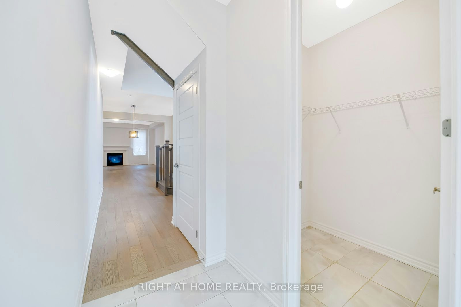 1410 Swallowtail Lane, Pickering, ON, L0H 1J0 - 7
