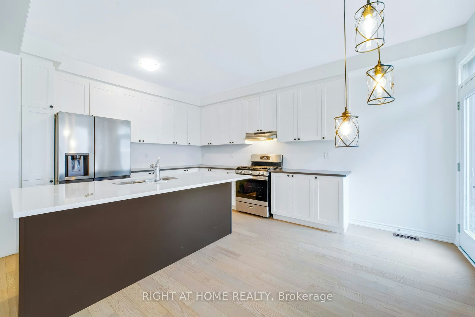 1410 Swallowtail Lane, Pickering, ON, L0H 1J0 - 12