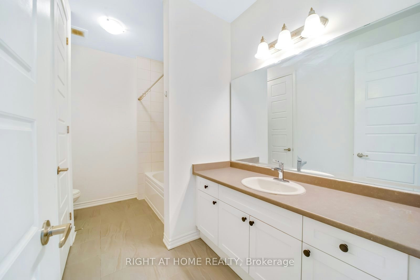 1410 Swallowtail Lane, Pickering, ON, L0H 1J0 - 32