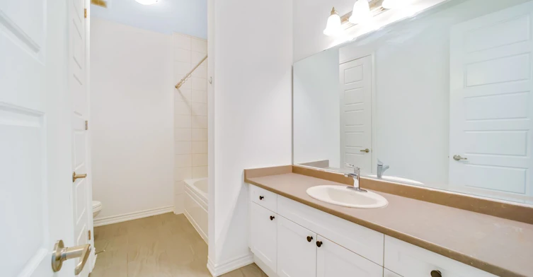 1410 Swallowtail Lane, Pickering, ON, L0H 1J0 - 32