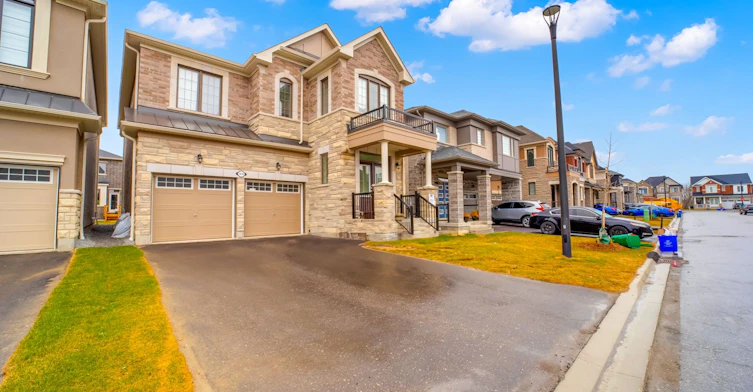 1410 Swallowtail Lane, Pickering, ON, L0H 1J0 - 2