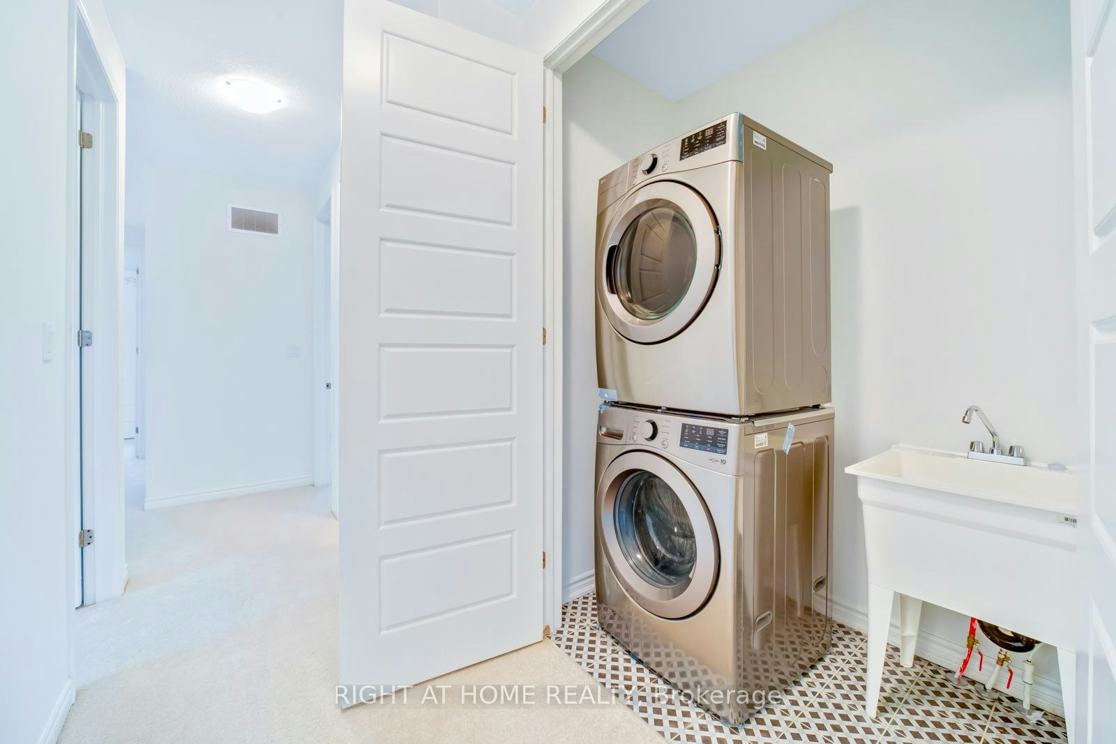 1410 Swallowtail Lane, Pickering, ON, L0H 1J0 - 33