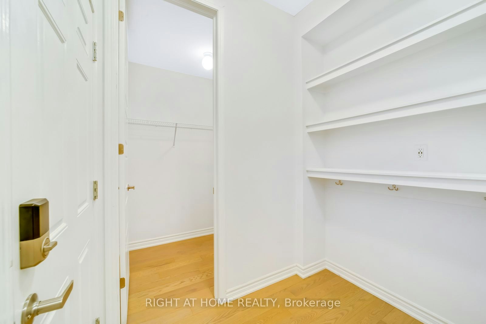 1410 Swallowtail Lane, Pickering, ON, L0H 1J0 - 17
