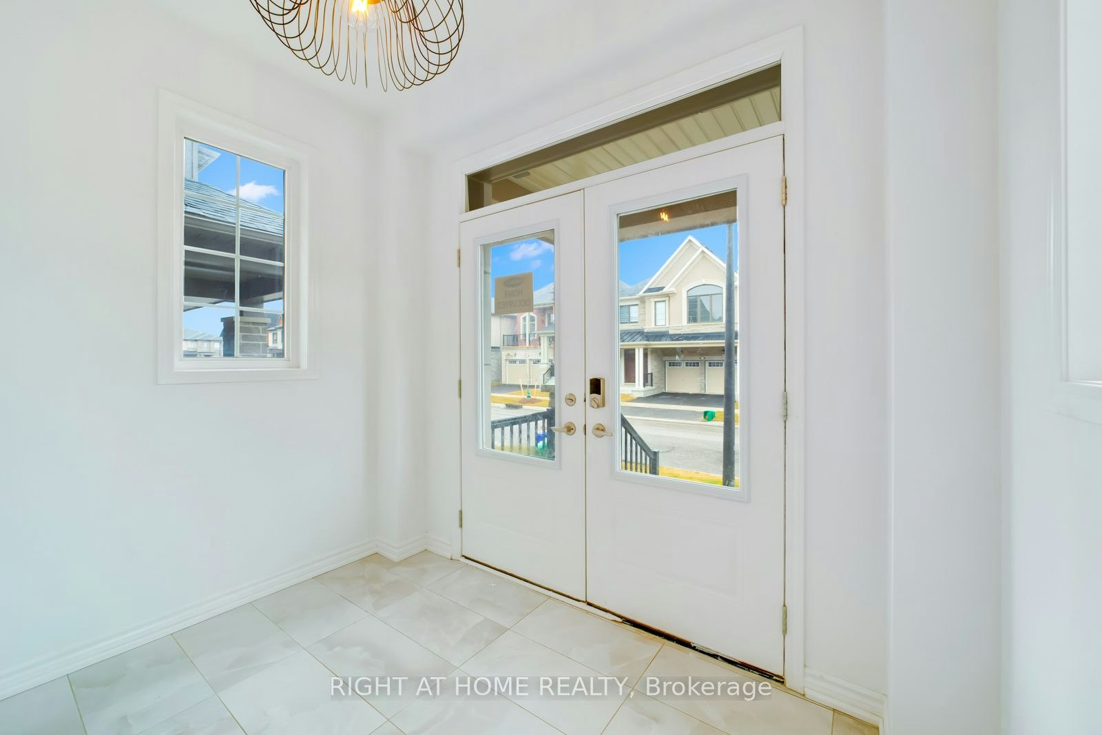 1410 Swallowtail Lane, Pickering, ON, L0H 1J0 - 5