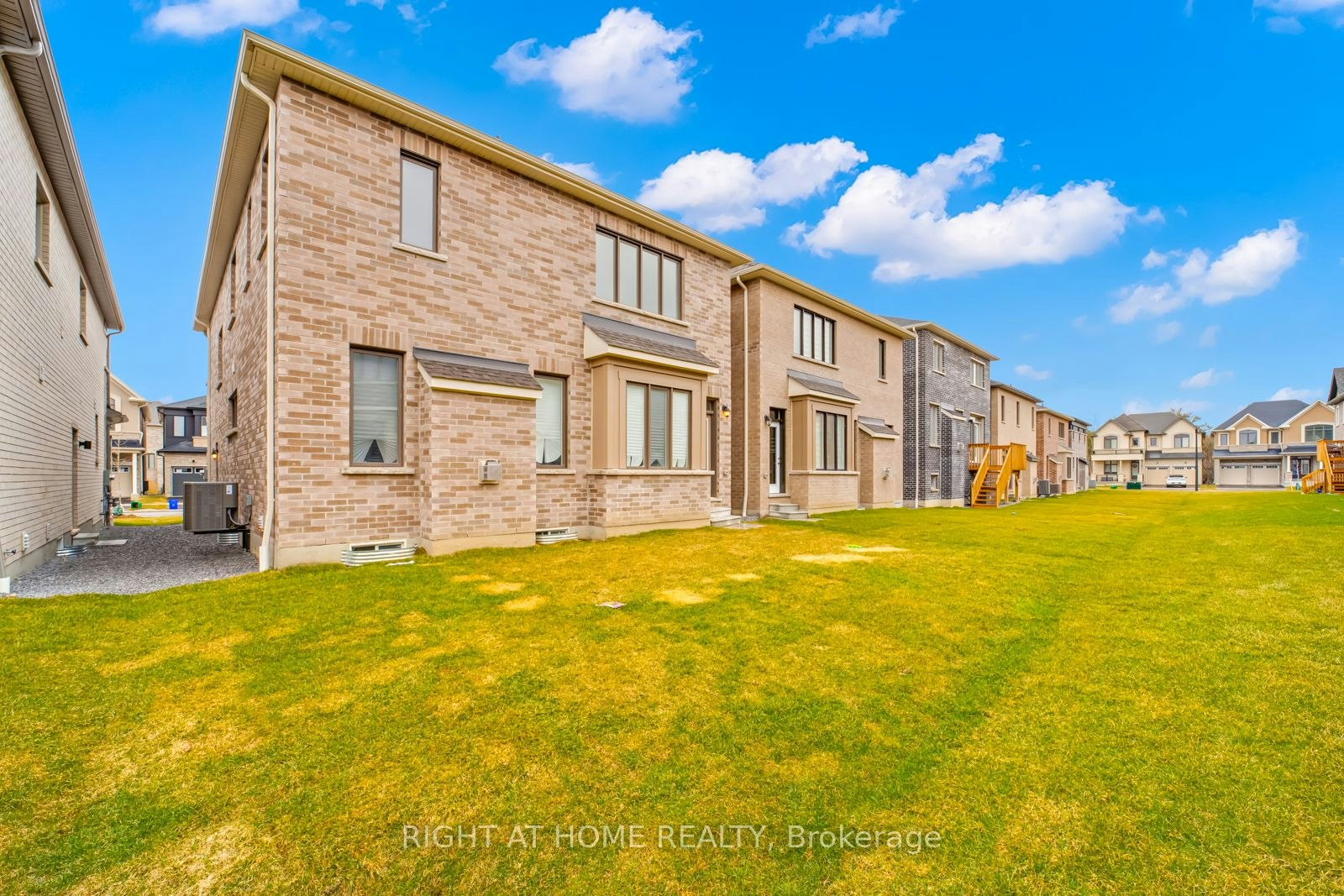 1410 Swallowtail Lane, Pickering, ON, L0H 1J0 - 34