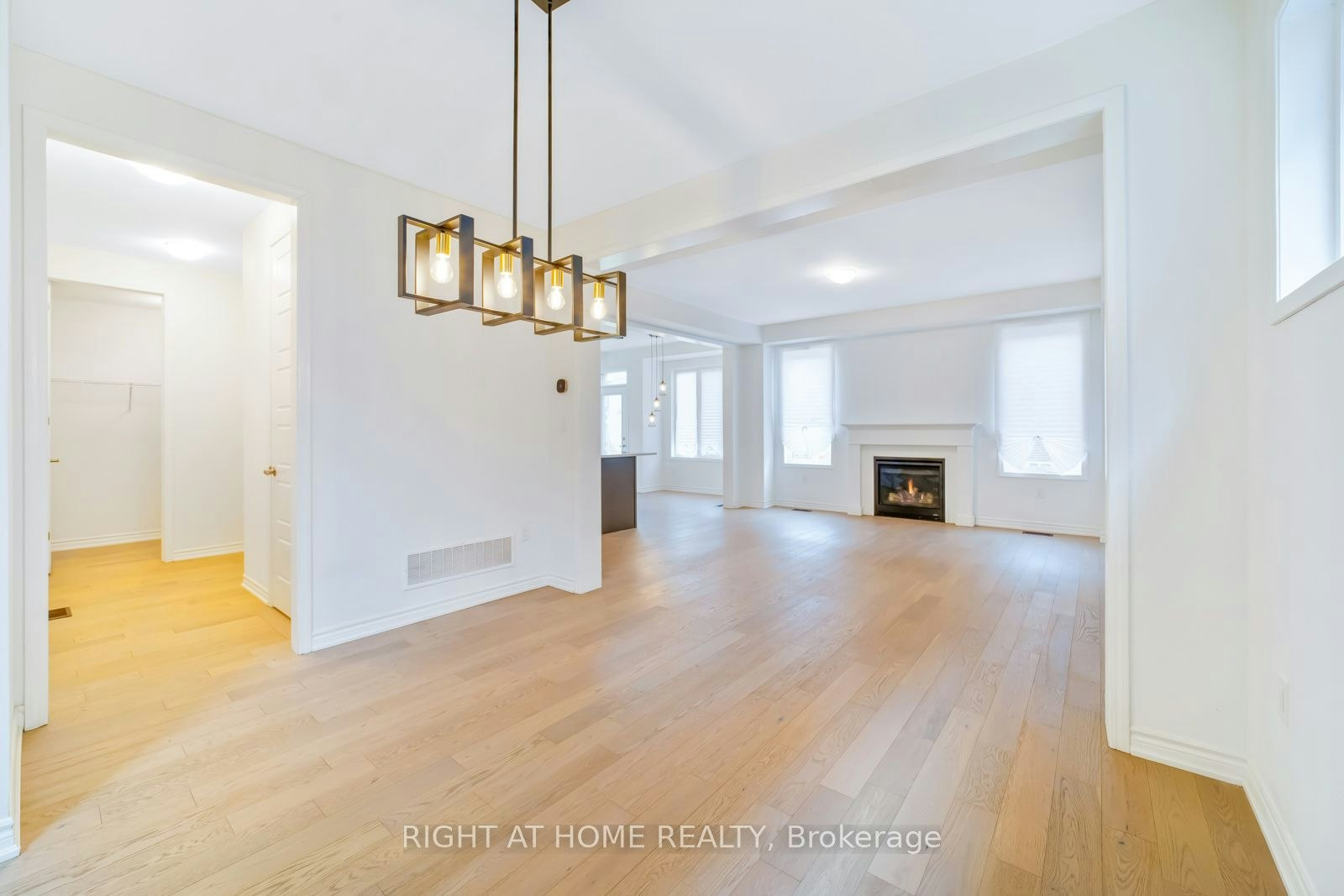 1410 Swallowtail Lane, Pickering, ON, L0H 1J0 - 8
