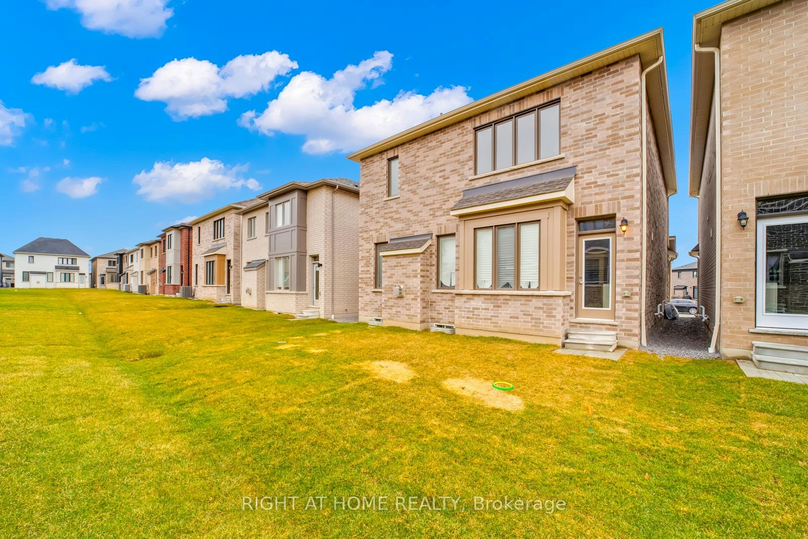 1410 Swallowtail Lane, Pickering, ON, L0H 1J0 - 35