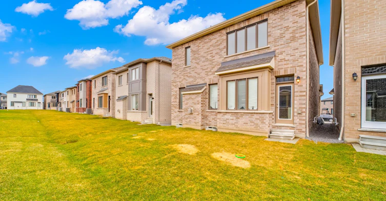 1410 Swallowtail Lane, Pickering, ON, L0H 1J0 - 35