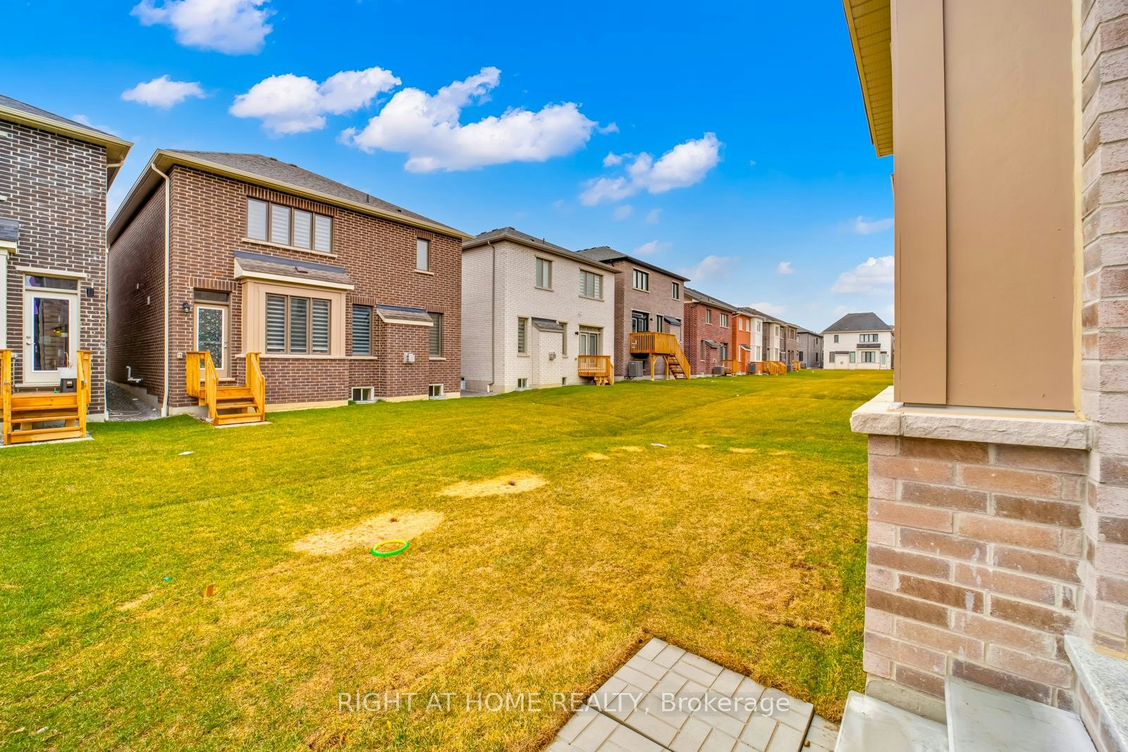 1410 Swallowtail Lane, Pickering, ON, L0H 1J0 - 36