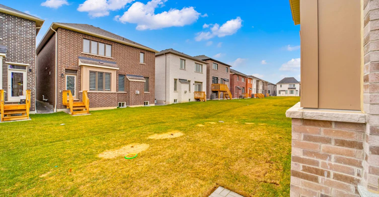 1410 Swallowtail Lane, Pickering, ON, L0H 1J0 - 36