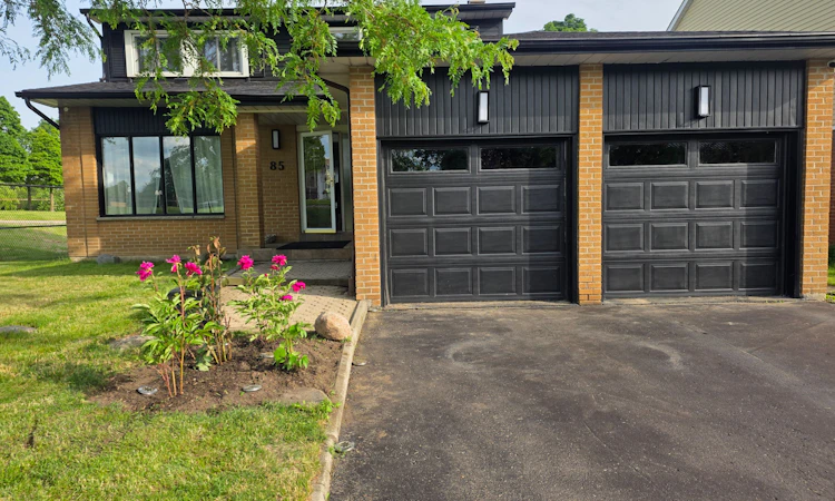 85 Panter Crescent