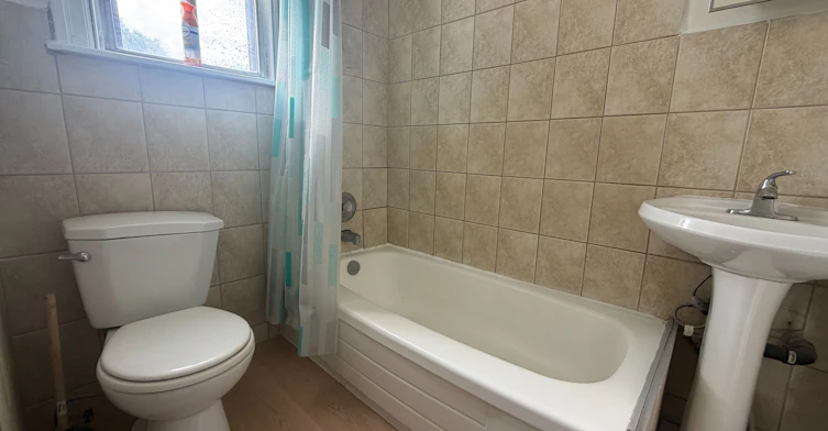 587 Jones Avenue, Toronto, ON, M4J 1L8 - 6