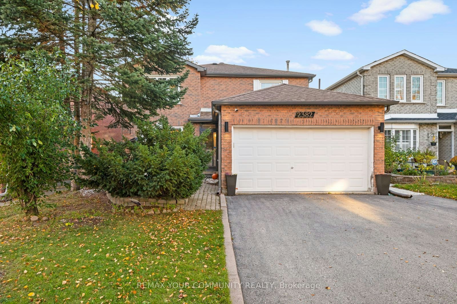 2382 Annan Woods Drive, Pickering, ON, L1X 2K7