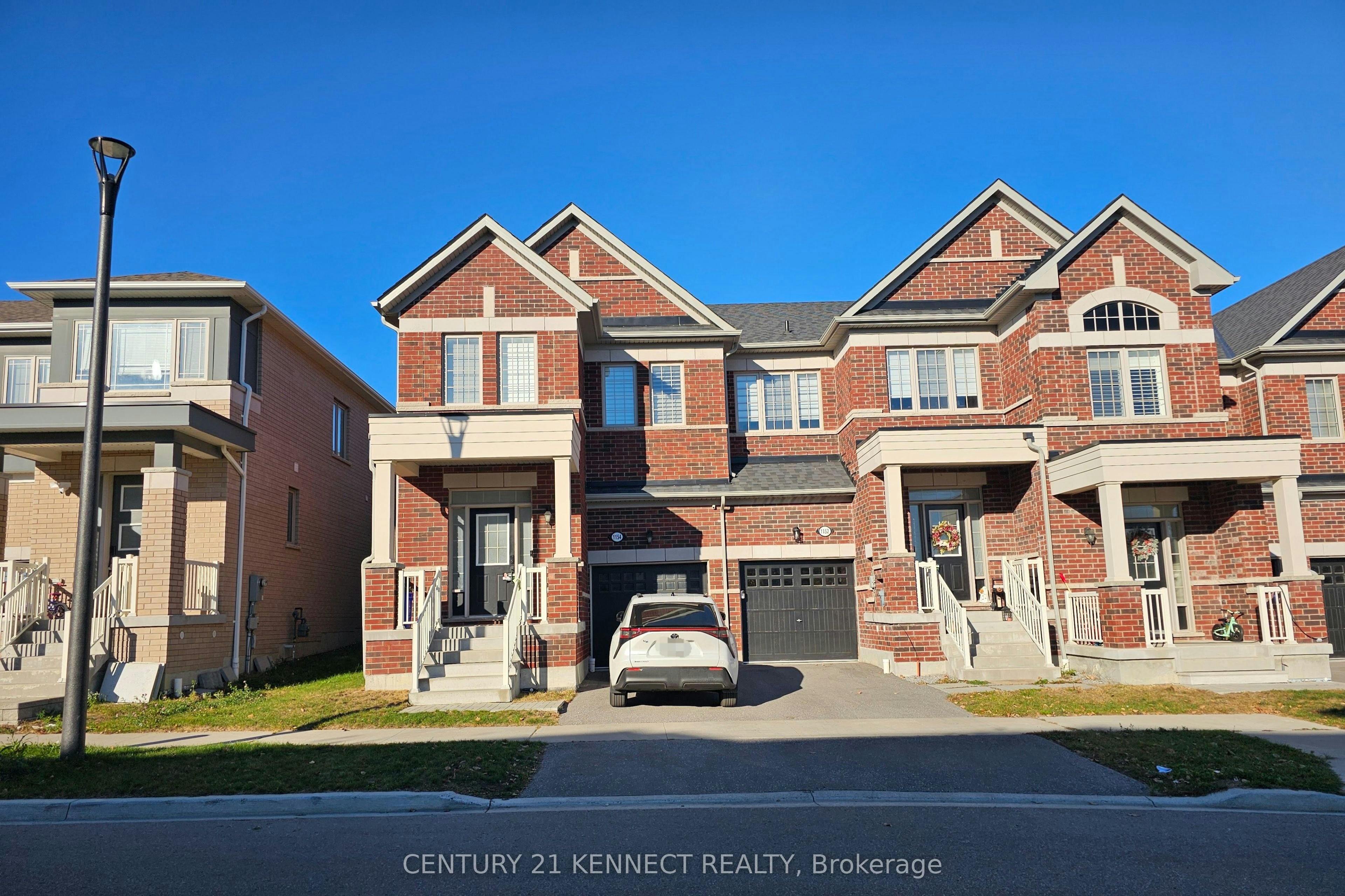 1154 Sepia Square, Pickering, ON, L1X 0H1 - 2