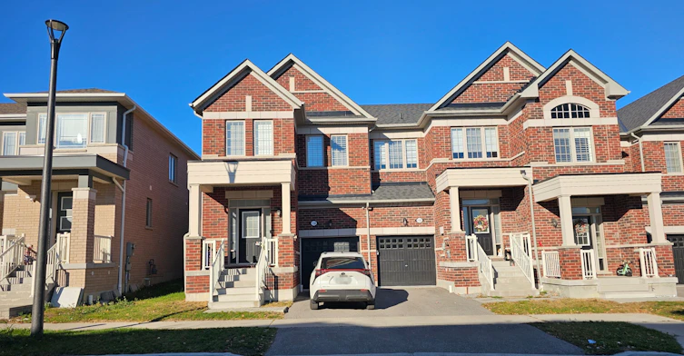 1154 Sepia Square, Pickering, ON, L1X 0H1 - 2