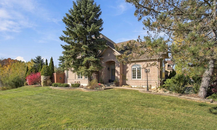 1604 Valley Ridge Crescent