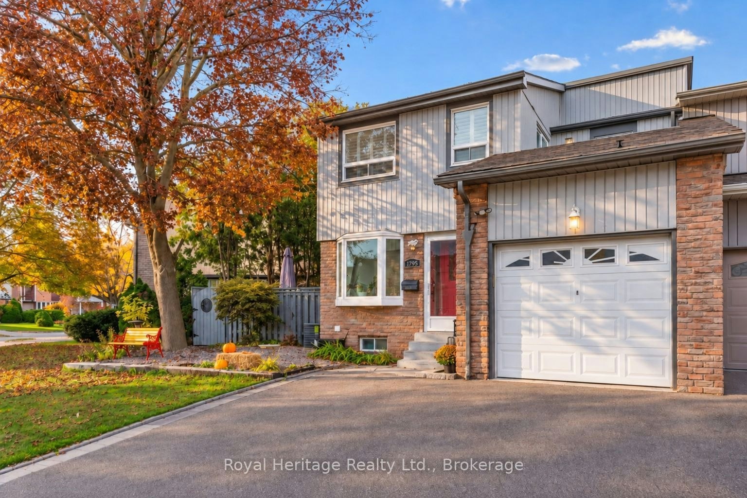 1795 Bronte Square, Pickering, ON, L1V 3C1