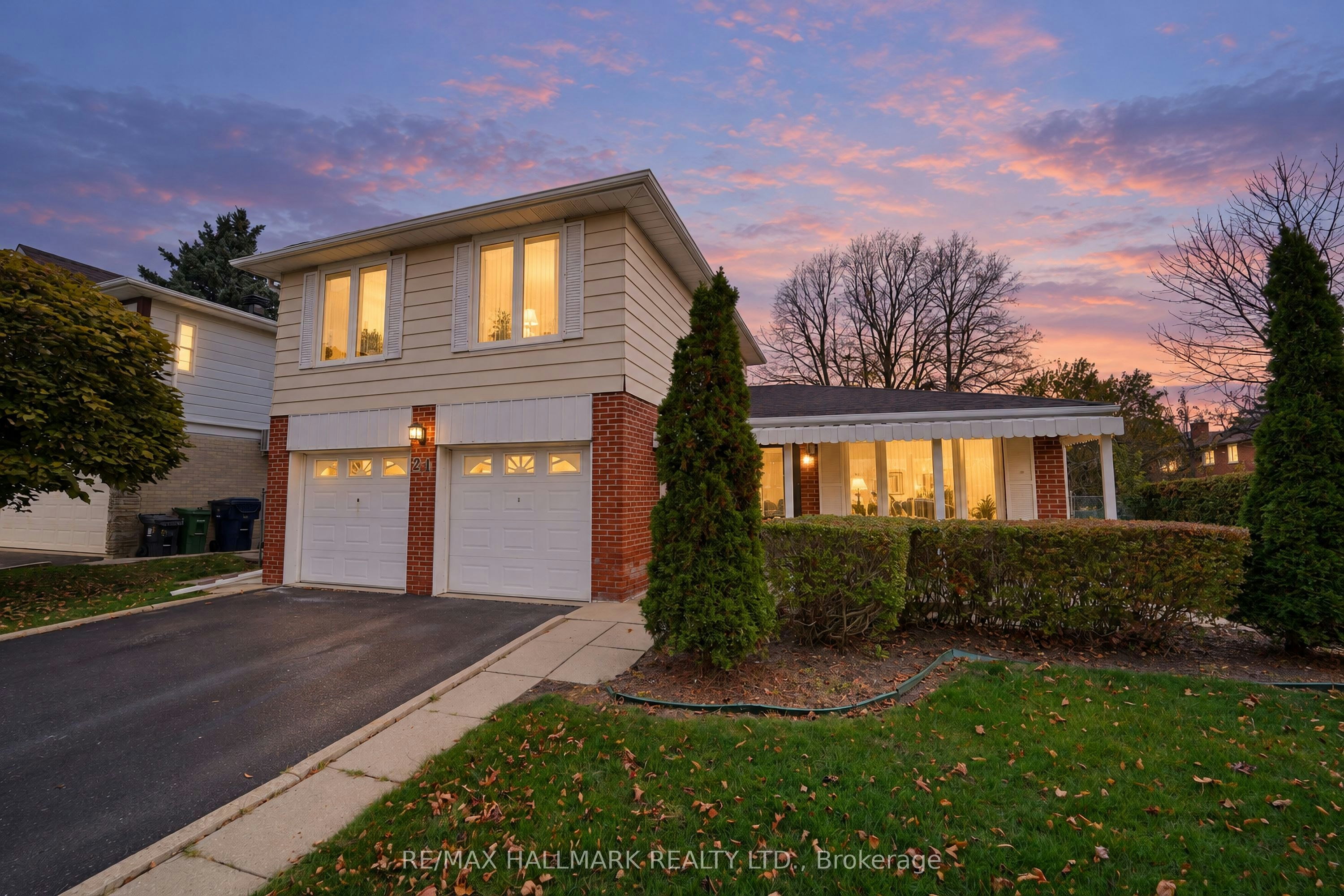 21 Queenscourt Drive, Toronto, ON, M1T 2J4