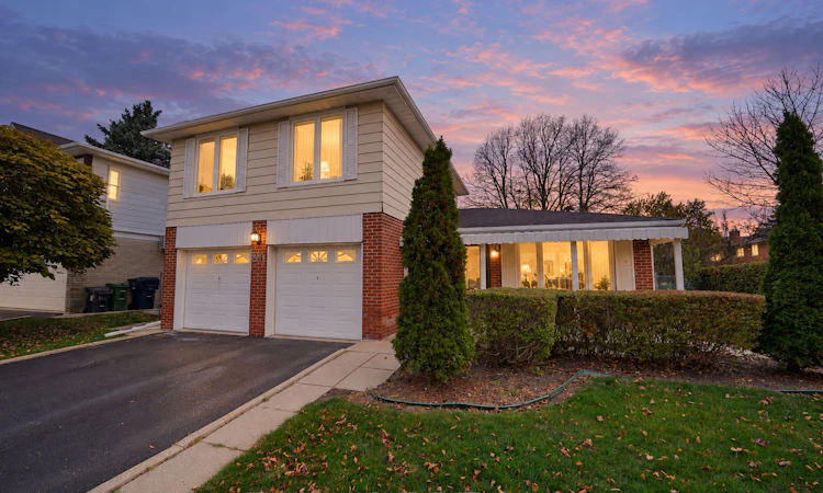 21 Queenscourt Drive